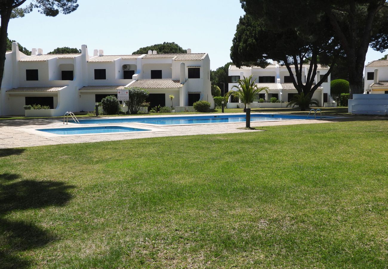 Casa geminada em Vilamoura - Vilamouratenis Spring by SAPvillas