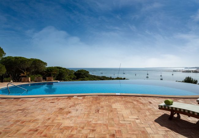 Villa em Ferragudo - Monte da Bela Vista by SAPvillas