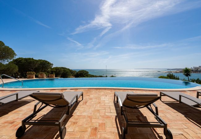 Villa em Ferragudo - Monte da Bela Vista by SAPvillas