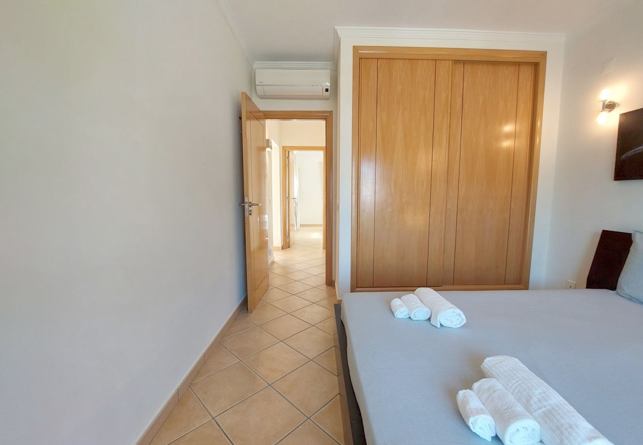 Casa geminada em Quarteira - Vilapeti by SAPvillas