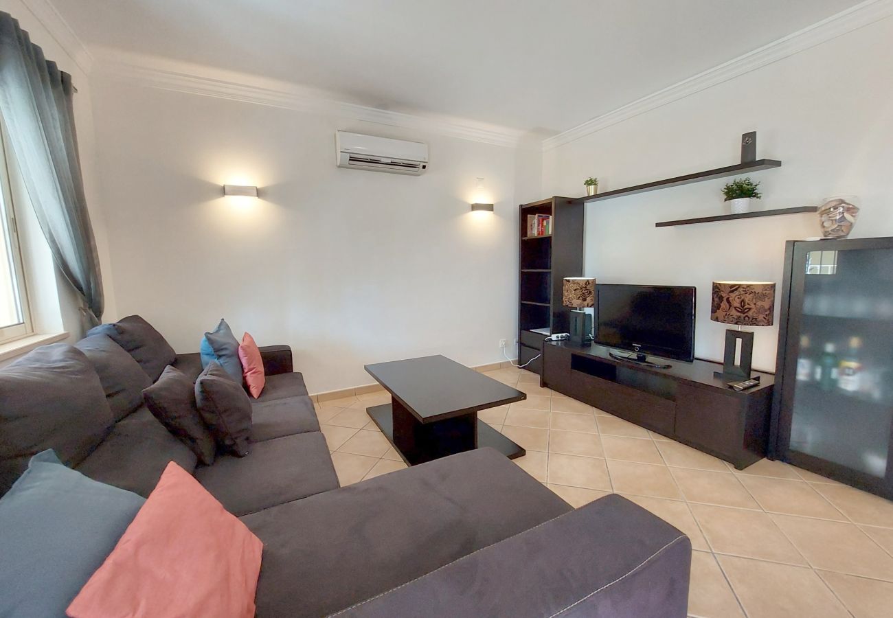 Casa geminada em Quarteira - Vilapeti by SAPvillas