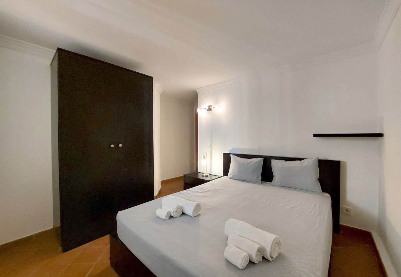 Casa geminada em Quarteira - Vilapeti by SAPvillas