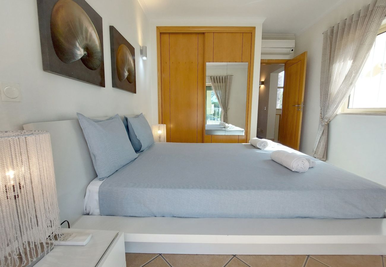 Casa geminada em Quarteira - Vilapeti by SAPvillas