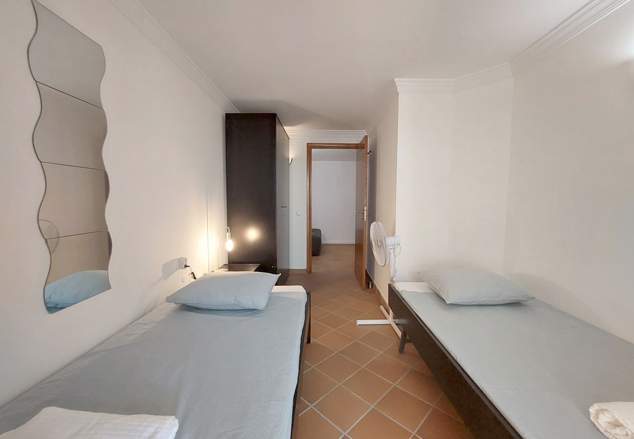 Casa geminada em Quarteira - Vilapeti by SAPvillas