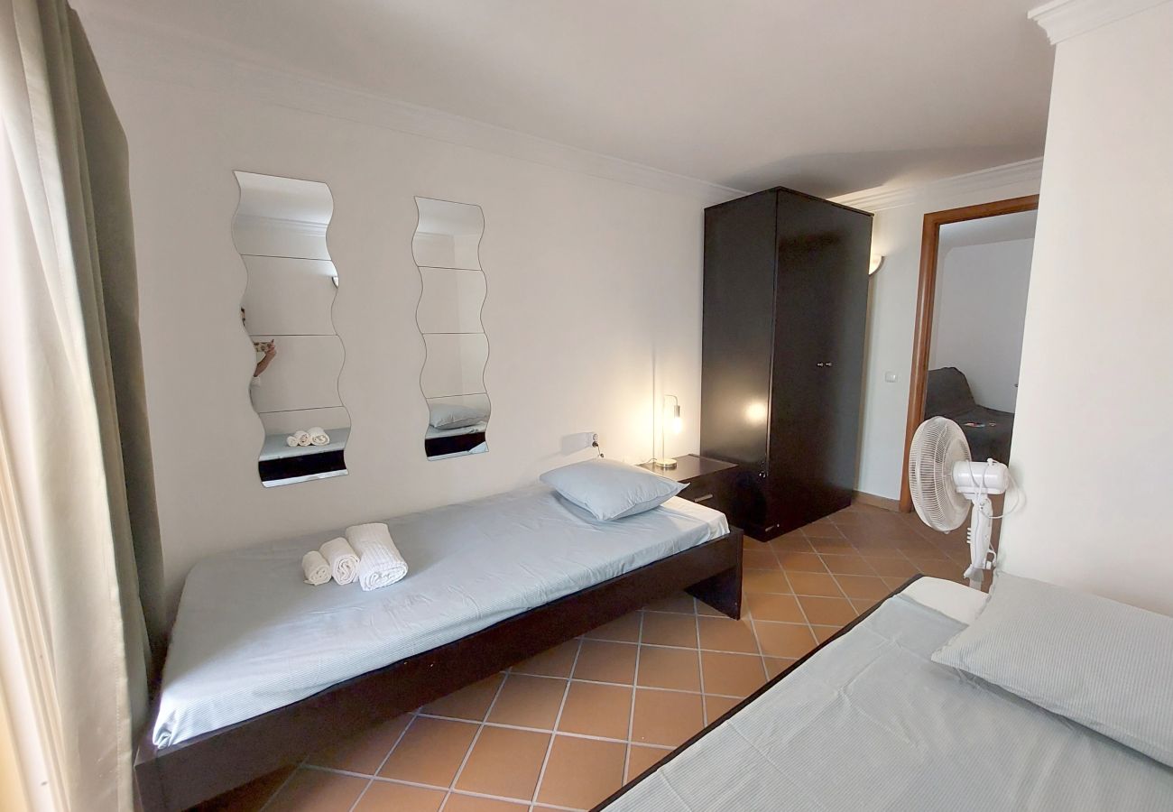 Casa geminada em Quarteira - Vilapeti by SAPvillas