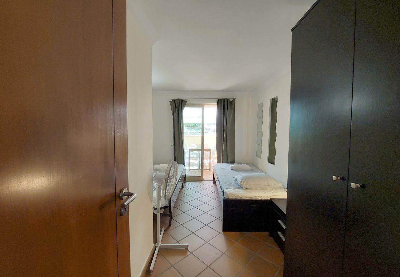 Casa geminada em Quarteira - Vilapeti by SAPvillas