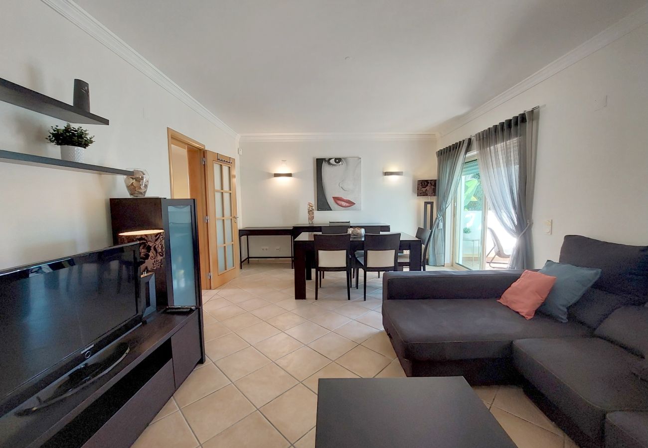 Casa geminada em Quarteira - Vilapeti by SAPvillas