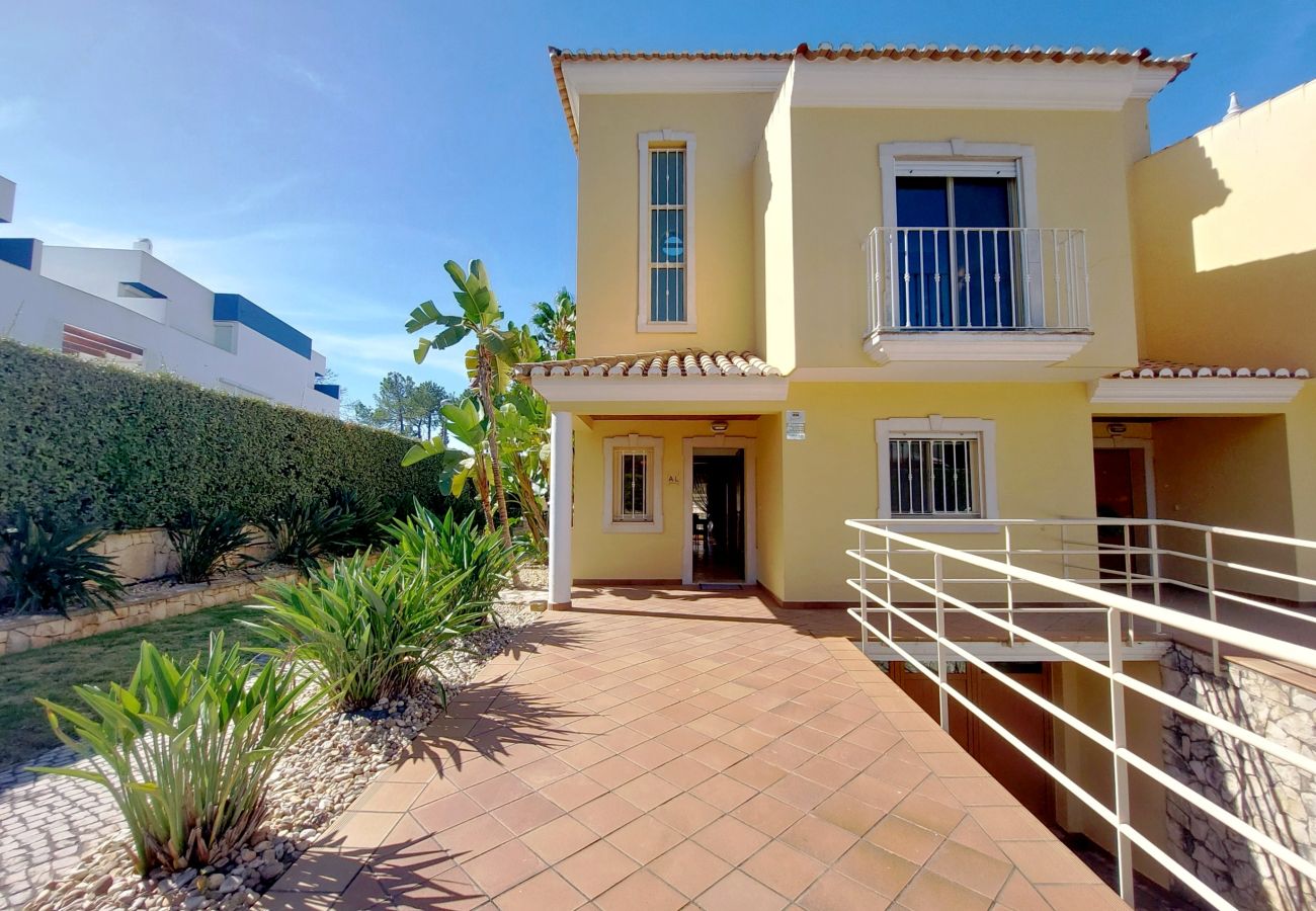 Casa geminada em Quarteira - Vilapeti by SAPvillas