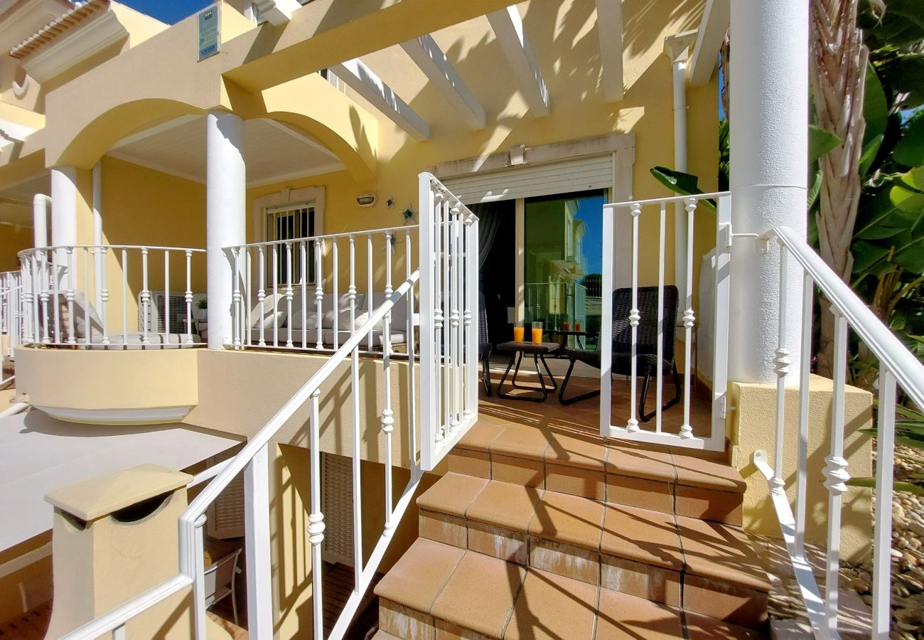 Casa geminada em Quarteira - Vilapeti by SAPvillas