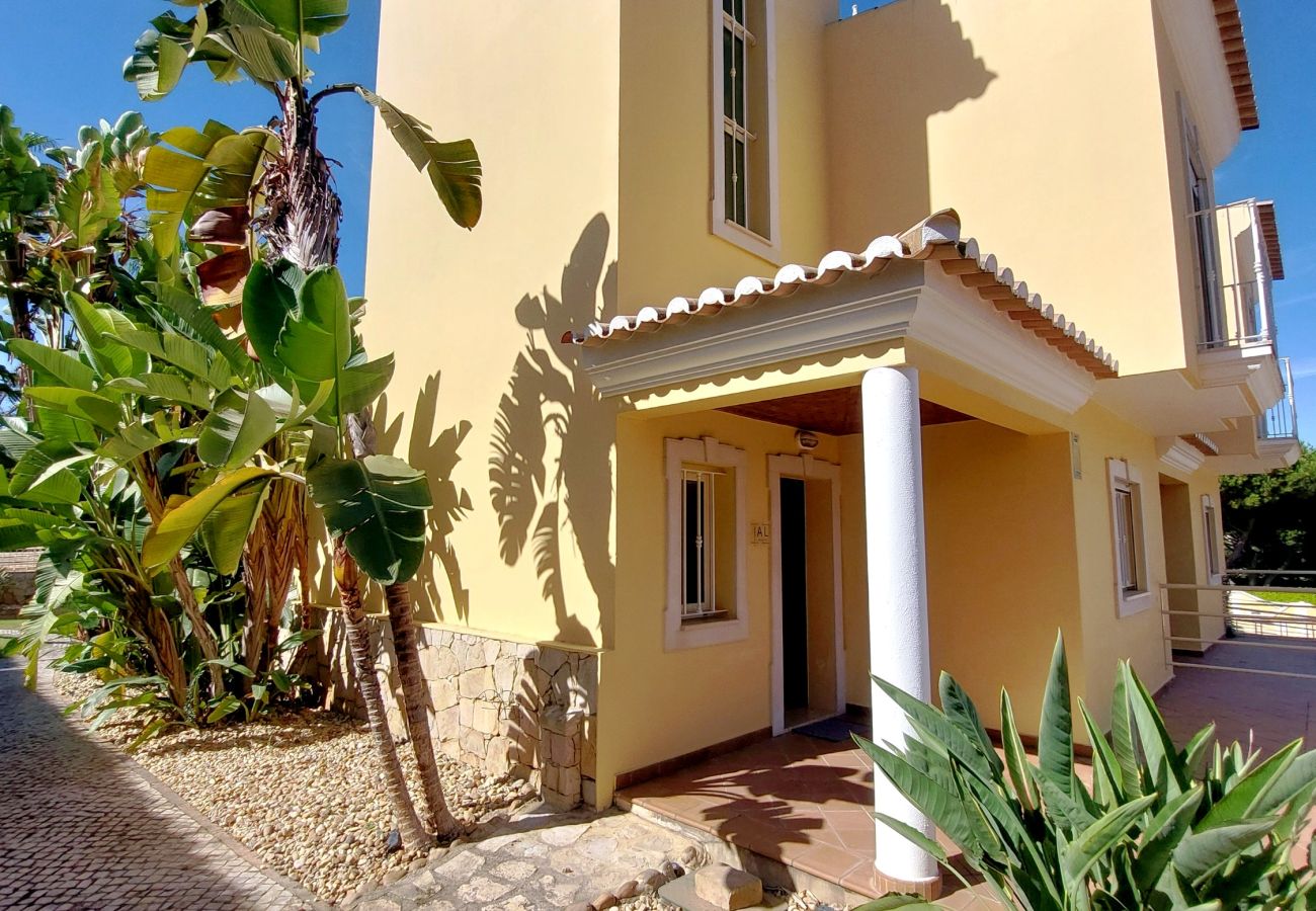 Casa geminada em Quarteira - Vilapeti by SAPvillas