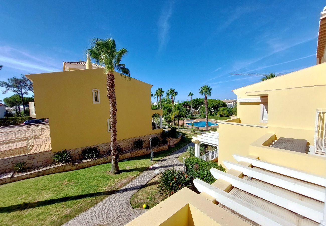 Casa geminada em Quarteira - Vilapeti by SAPvillas