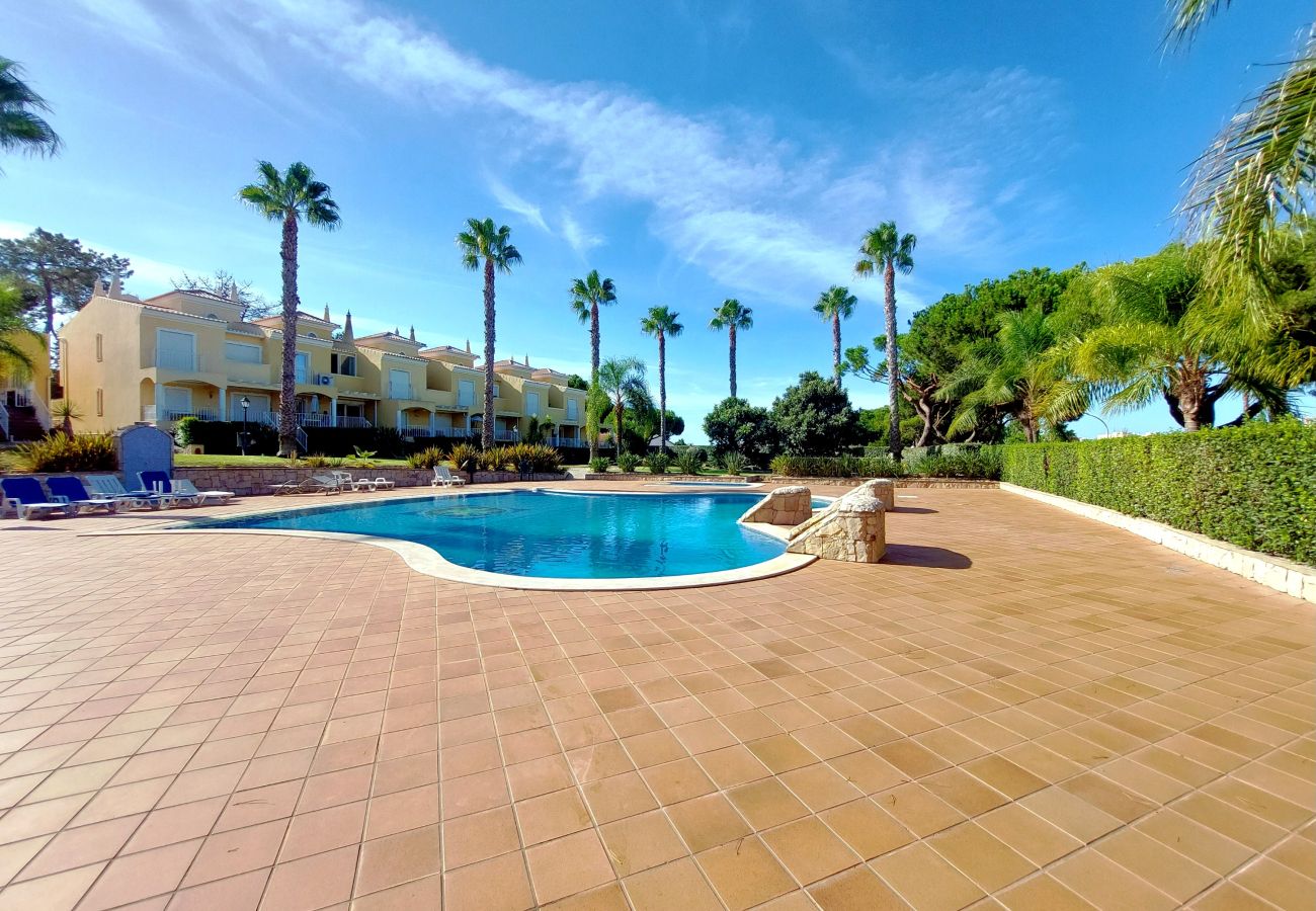 Casa geminada em Quarteira - Vilapeti by SAPvillas
