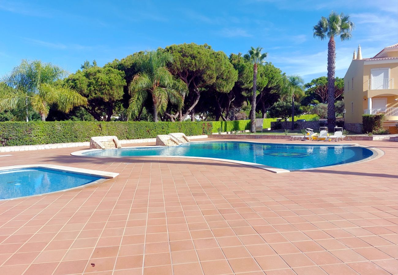 Casa geminada em Quarteira - Vilapeti by SAPvillas