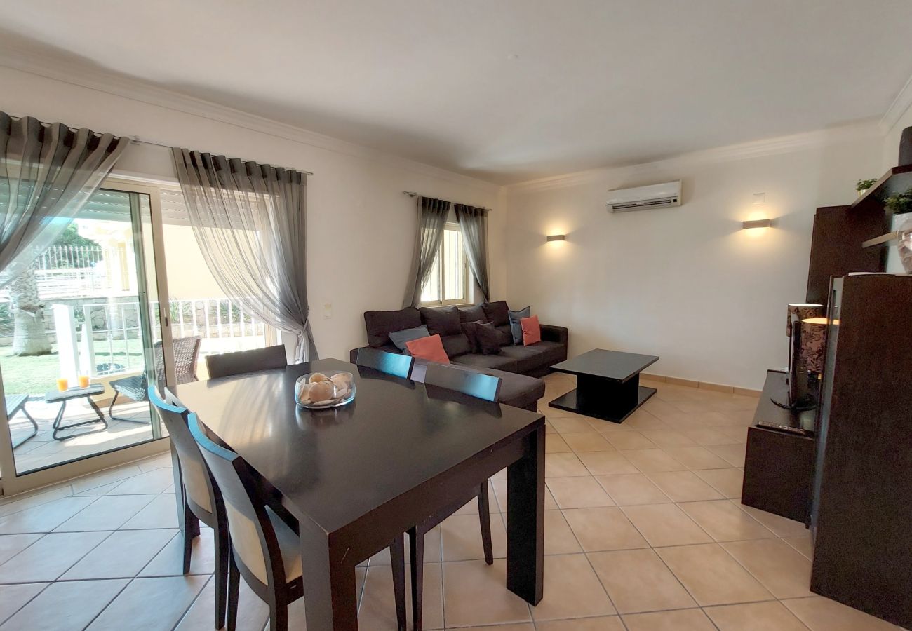 Casa geminada em Quarteira - Vilapeti by SAPvillas