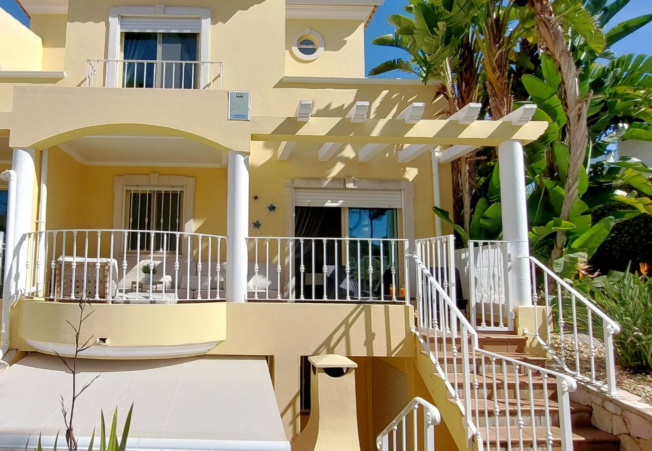 Casa geminada em Quarteira - Vilapeti by SAPvillas