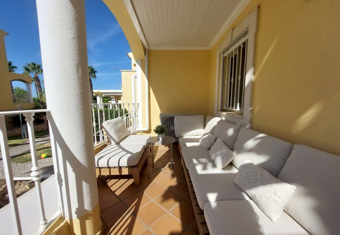 Casa geminada em Quarteira - Vilapeti by SAPvillas
