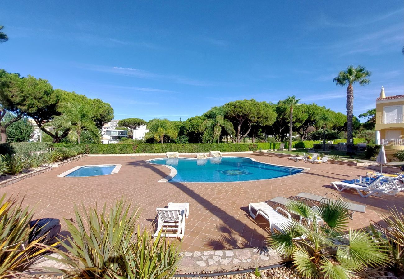 Casa geminada em Quarteira - Vilapeti by SAPvillas