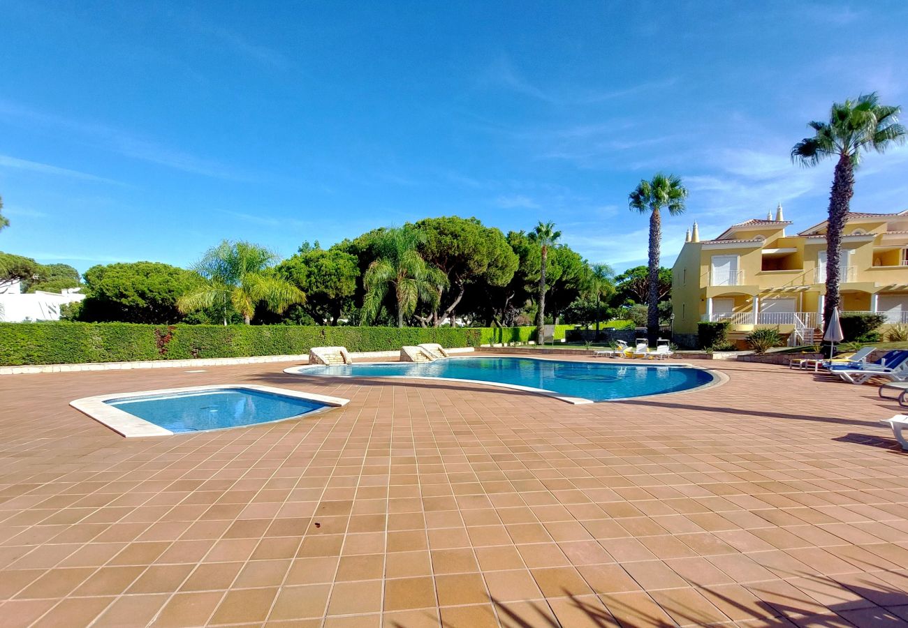 Casa geminada em Quarteira - Vilapeti by SAPvillas
