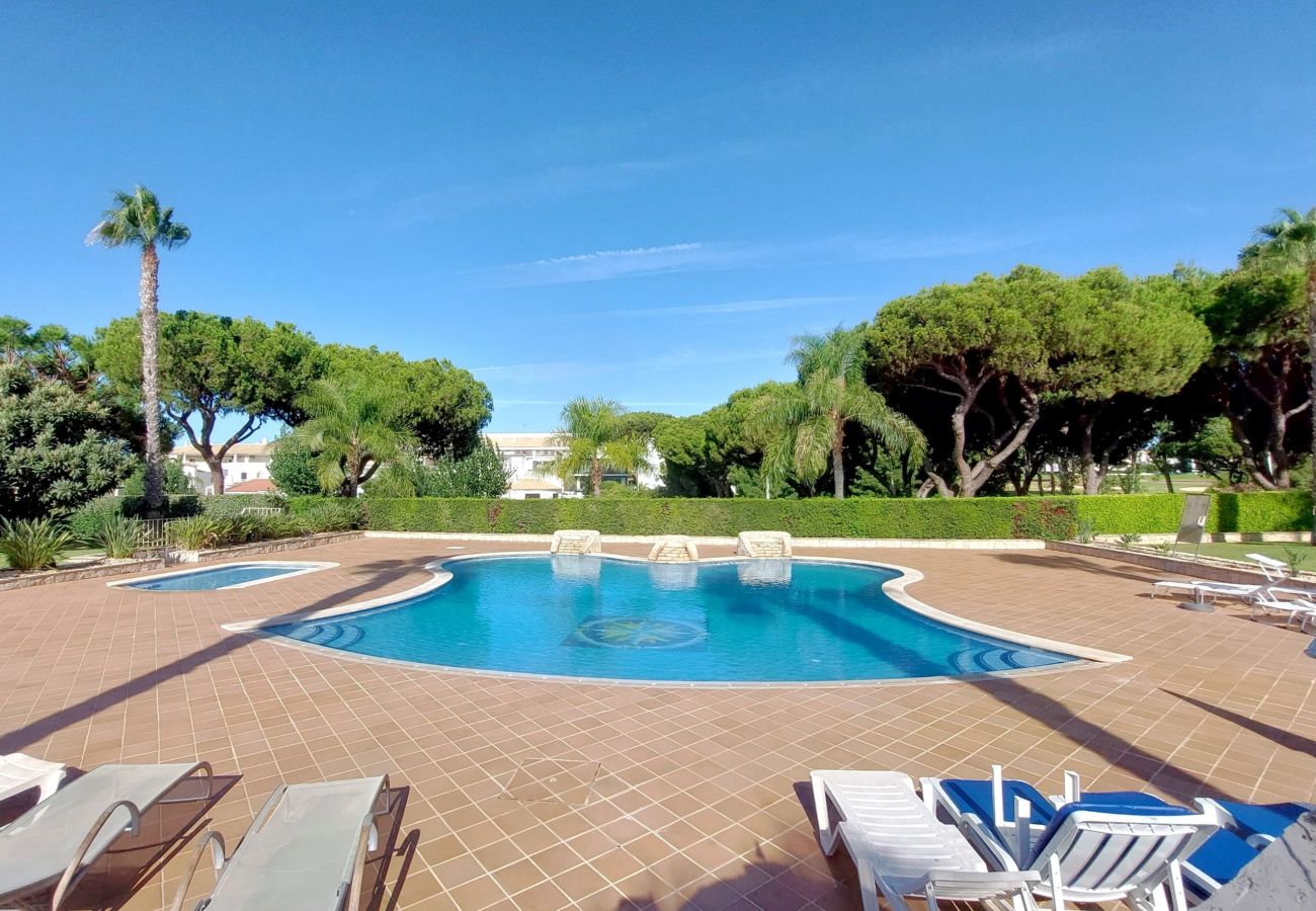 Casa geminada em Quarteira - Vilapeti by SAPvillas