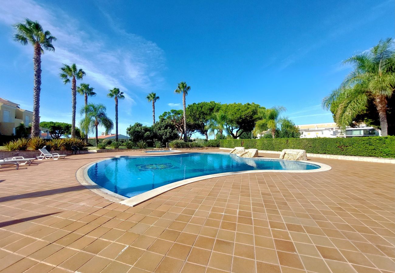 Casa geminada em Quarteira - Vilapeti by SAPvillas