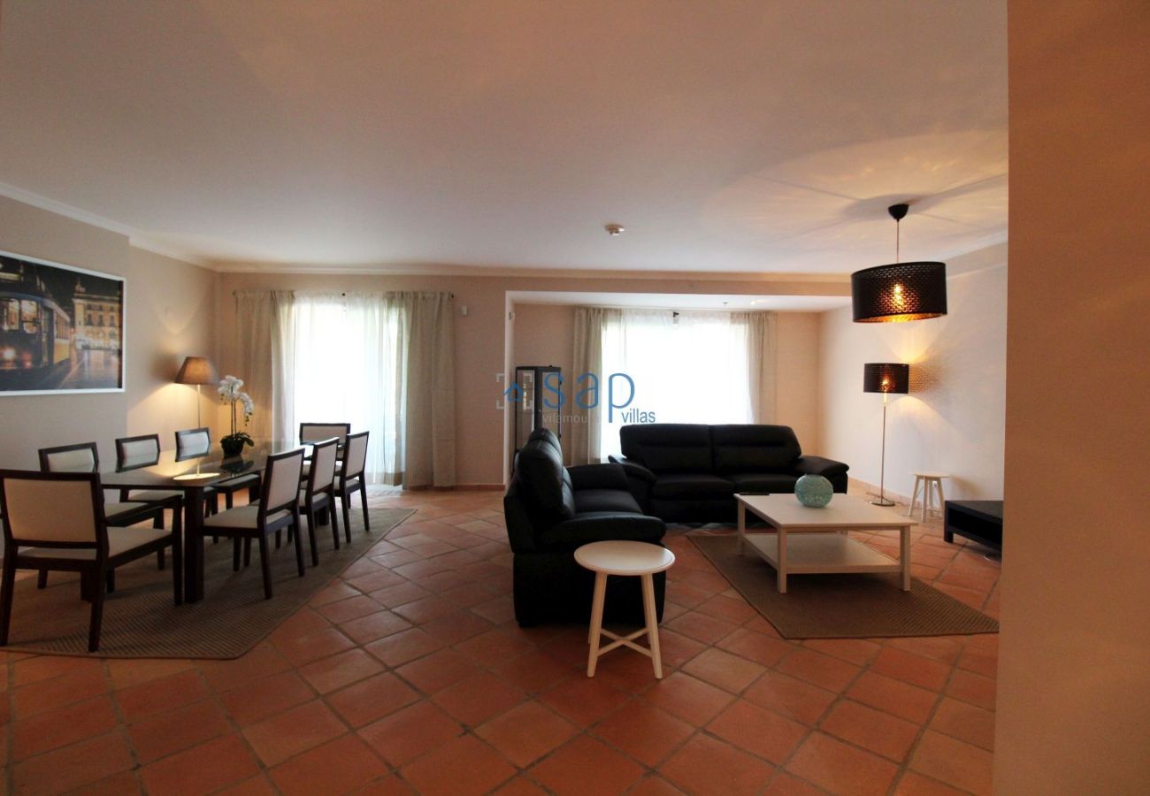 Apartment in Quarteira - 3-bedroom apartment for monthly rent in Vila Sol