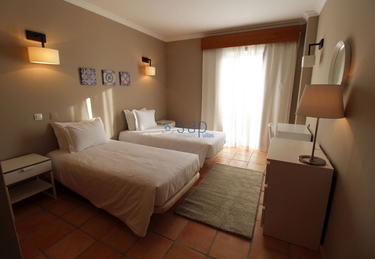 Apartment in Quarteira - 3-bedroom apartment for monthly rent in Vila Sol