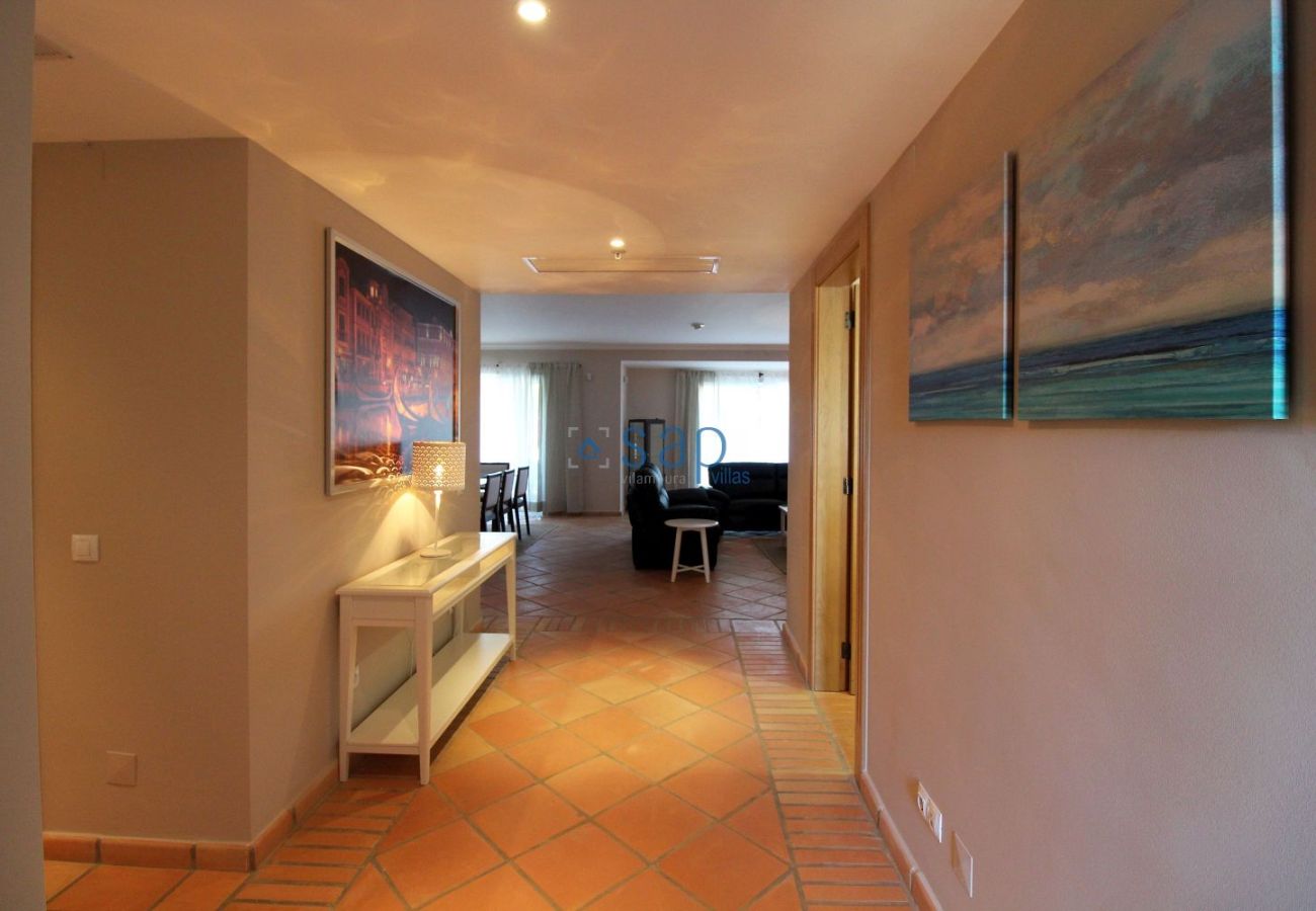 Apartment in Quarteira - 3-bedroom apartment for monthly rent in Vila Sol