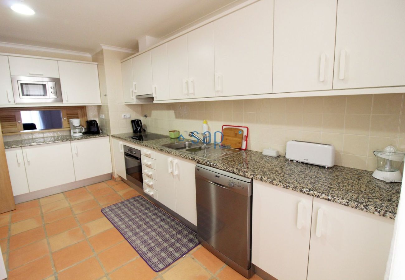 Apartment in Quarteira - 3-bedroom apartment for monthly rent in Vila Sol