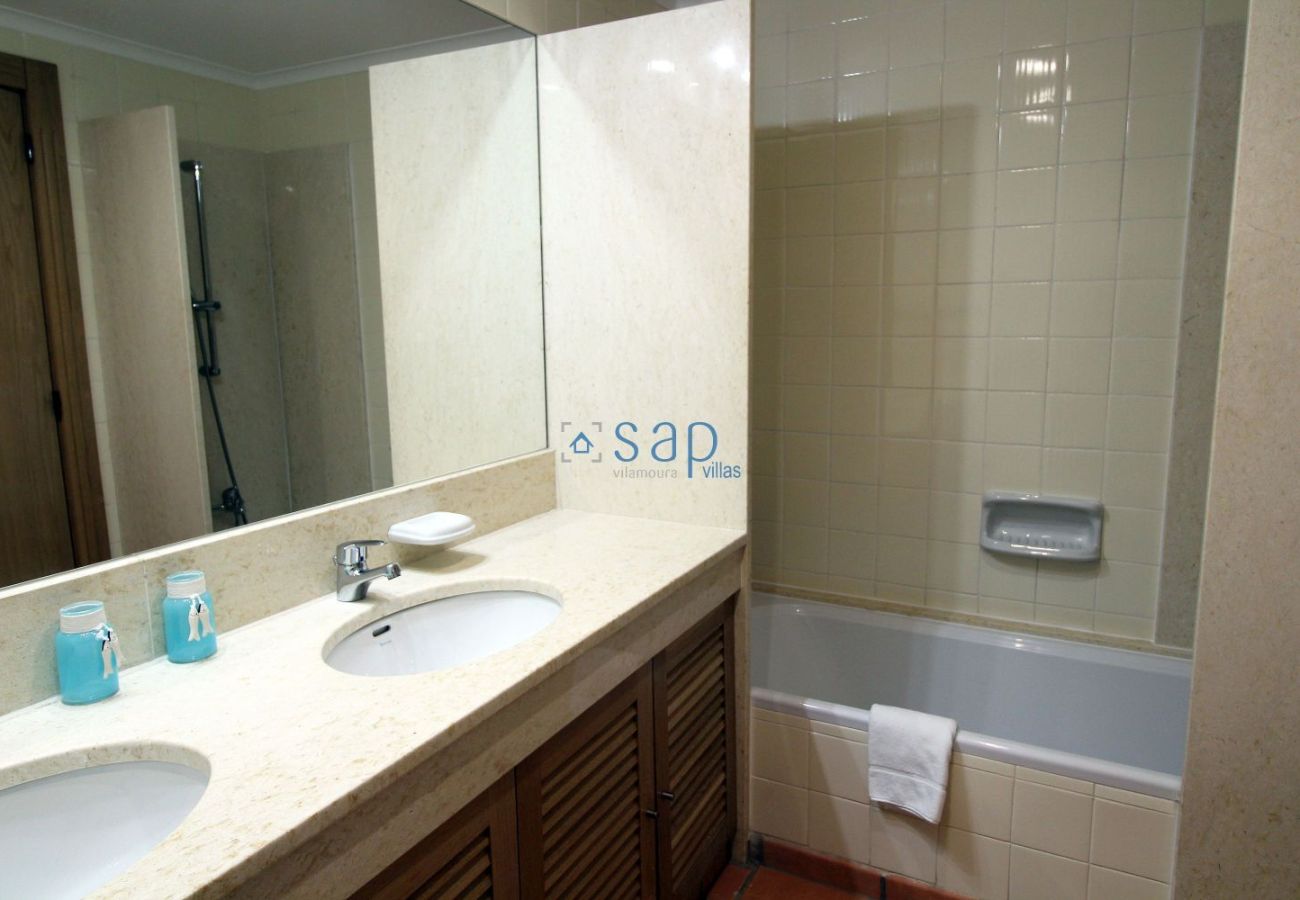 Apartment in Quarteira - 3-bedroom apartment for monthly rent in Vila Sol