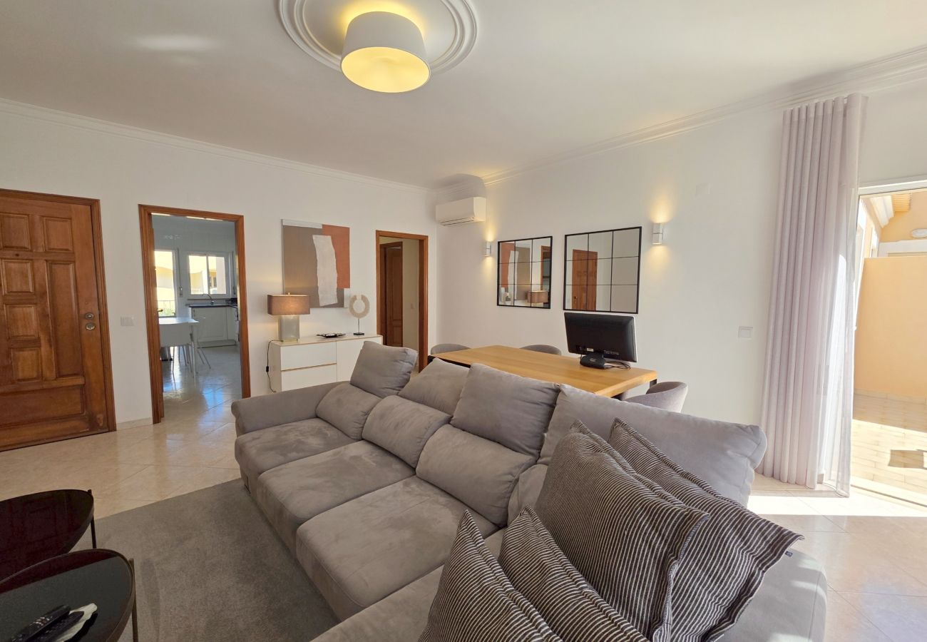 Apartment in Vilamoura - 2-bedroom apartment for annual rent, 800m from Vilamoura Marina.