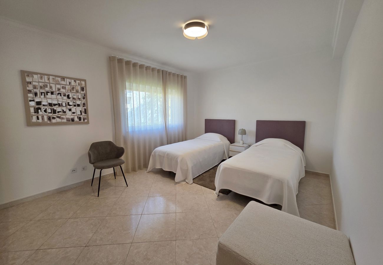 Apartment in Vilamoura - 2-bedroom apartment for annual rent, 800m from Vilamoura Marina.