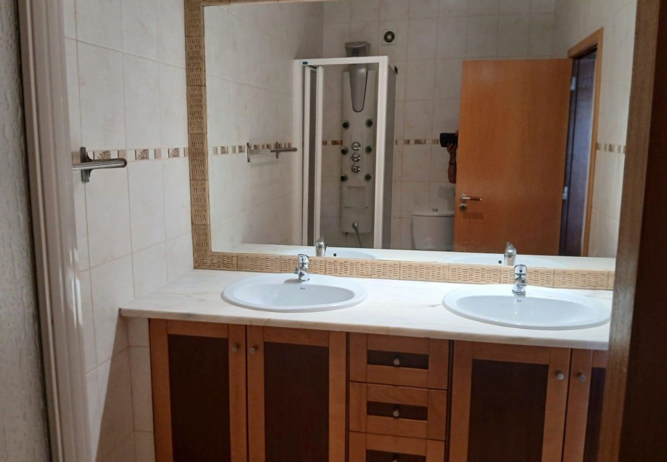 Terraced House in Gambelas - V3+1 Gambelas for sale | Garage and garden