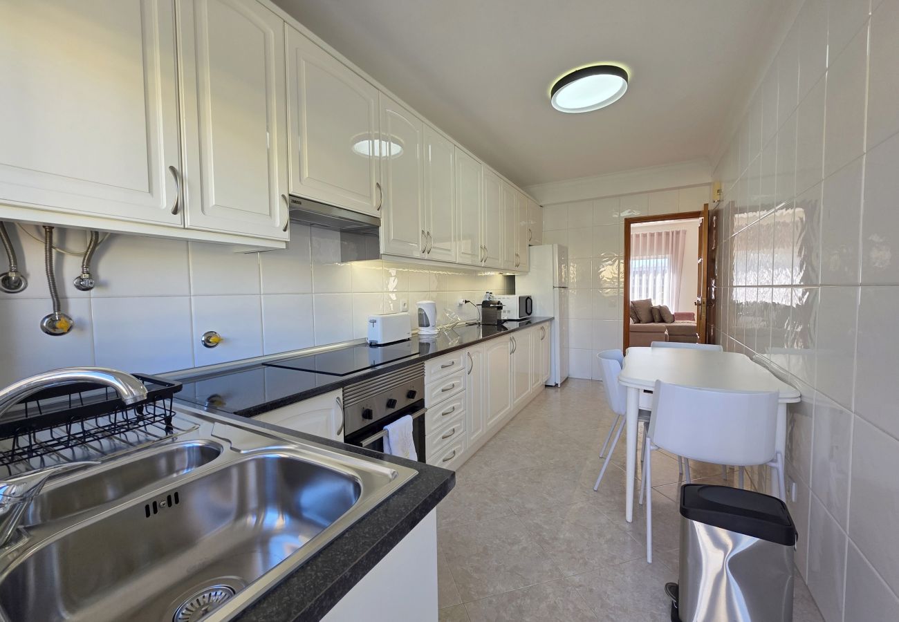 Apartamento en Vilamoura - Apartamento de 2 habitaciones en alquiler anual, a 800 metros del puerto deportivo de Vilamoura.