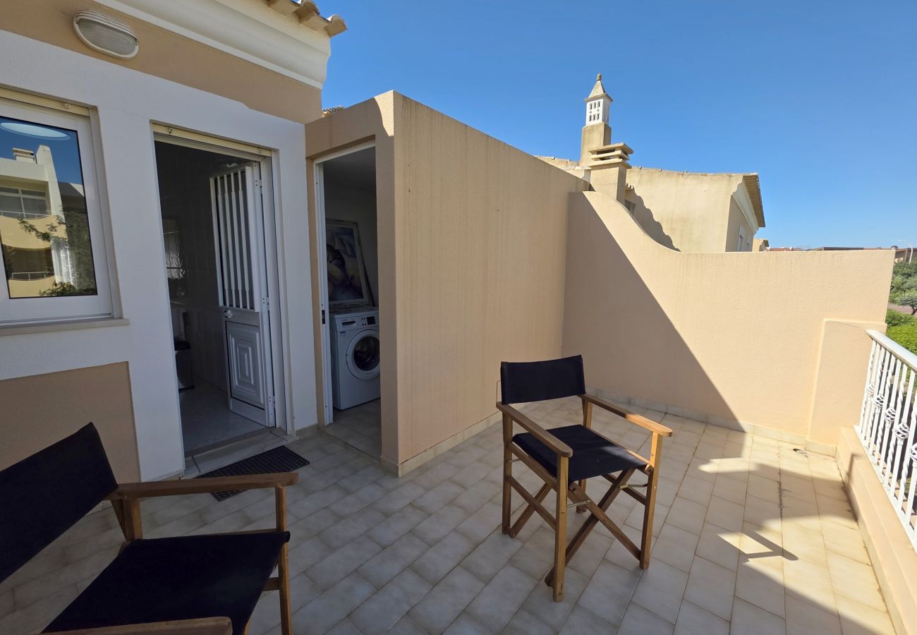 Apartamento en Vilamoura - Apartamento de 2 habitaciones en alquiler anual, a 800 metros del puerto deportivo de Vilamoura.