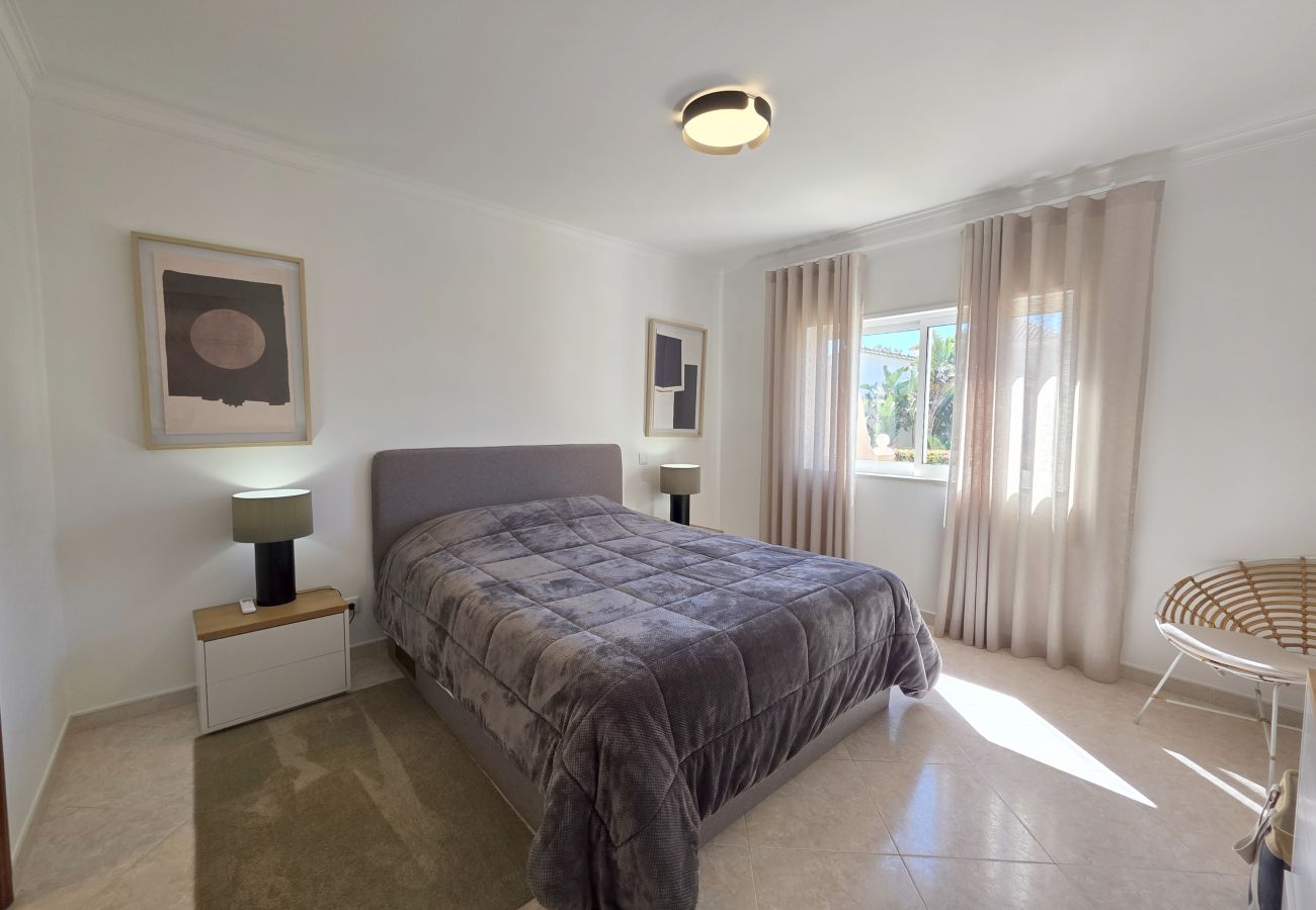 Apartamento en Vilamoura - Apartamento de 2 habitaciones en alquiler anual, a 800 metros del puerto deportivo de Vilamoura.
