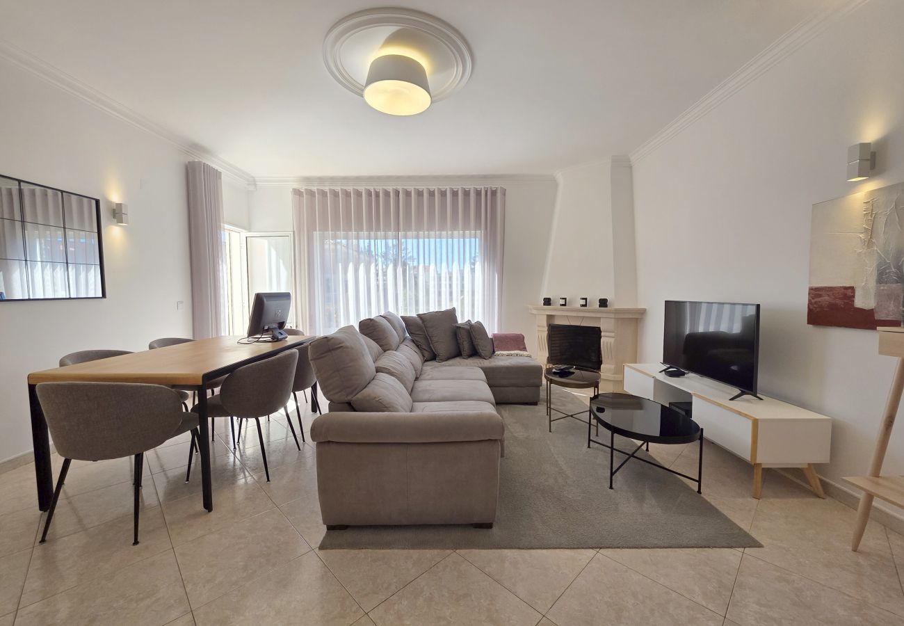 Apartamento en Vilamoura - Apartamento de 2 habitaciones en alquiler anual, a 800 metros del puerto deportivo de Vilamoura.