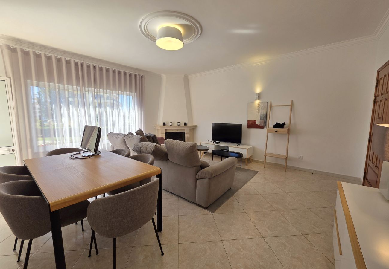 Apartamento en Vilamoura - Apartamento de 2 habitaciones en alquiler anual, a 800 metros del puerto deportivo de Vilamoura.