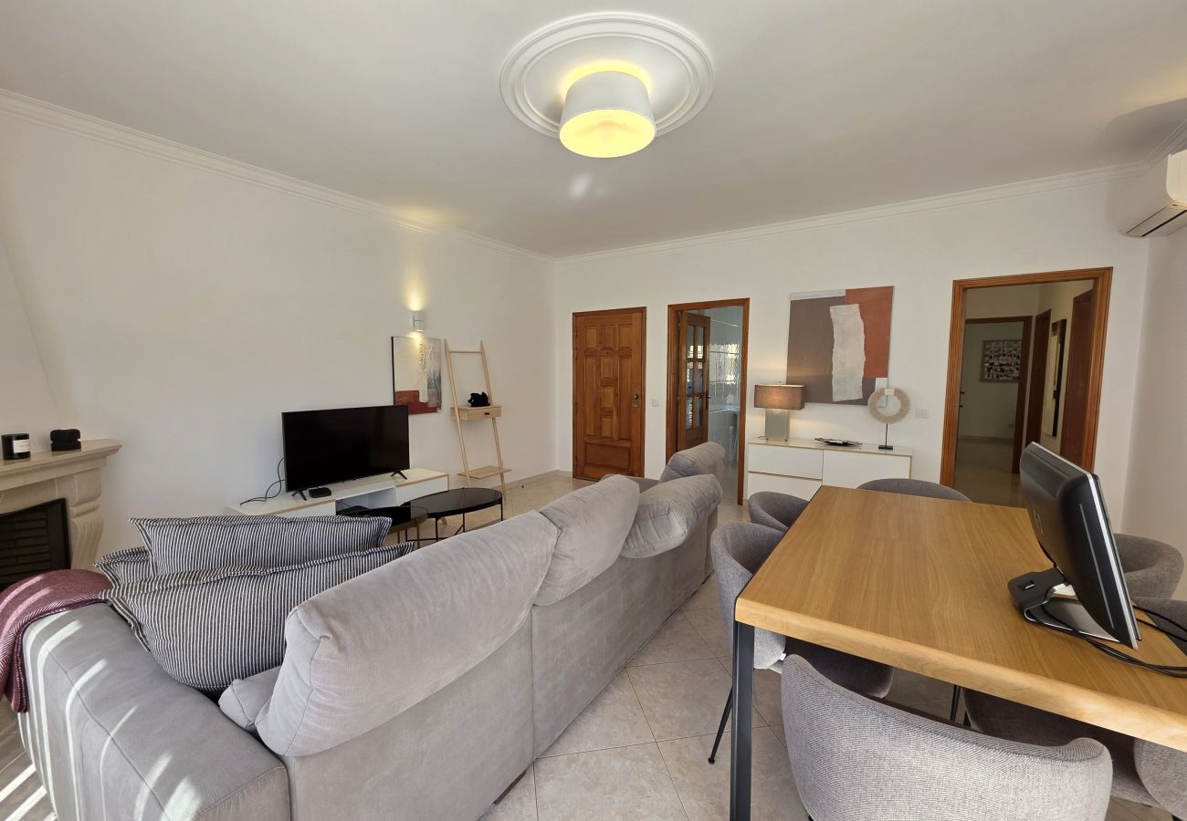 Apartamento en Vilamoura - Apartamento de 2 habitaciones en alquiler anual, a 800 metros del puerto deportivo de Vilamoura.