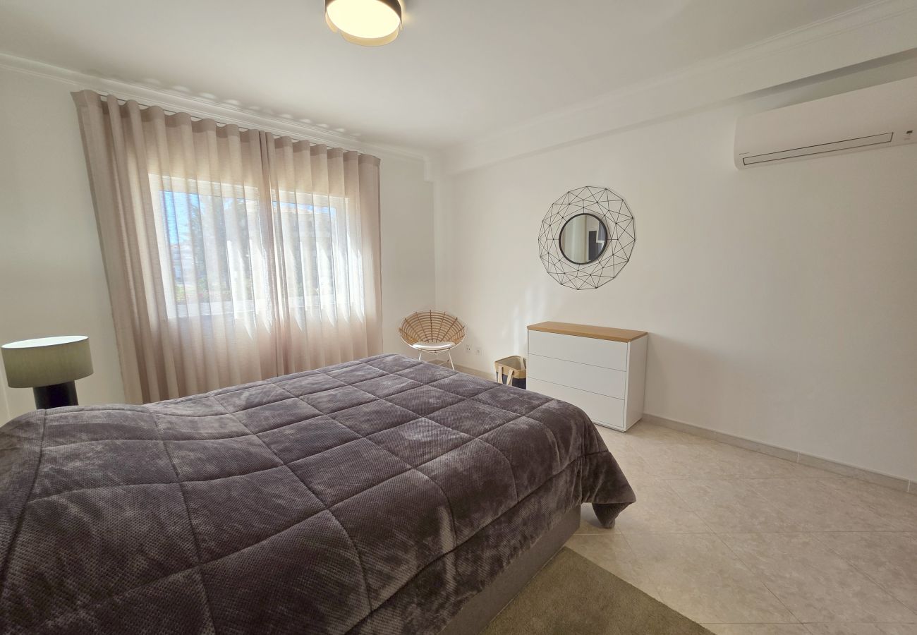 Apartamento en Vilamoura - Apartamento de 2 habitaciones en alquiler anual, a 800 metros del puerto deportivo de Vilamoura.