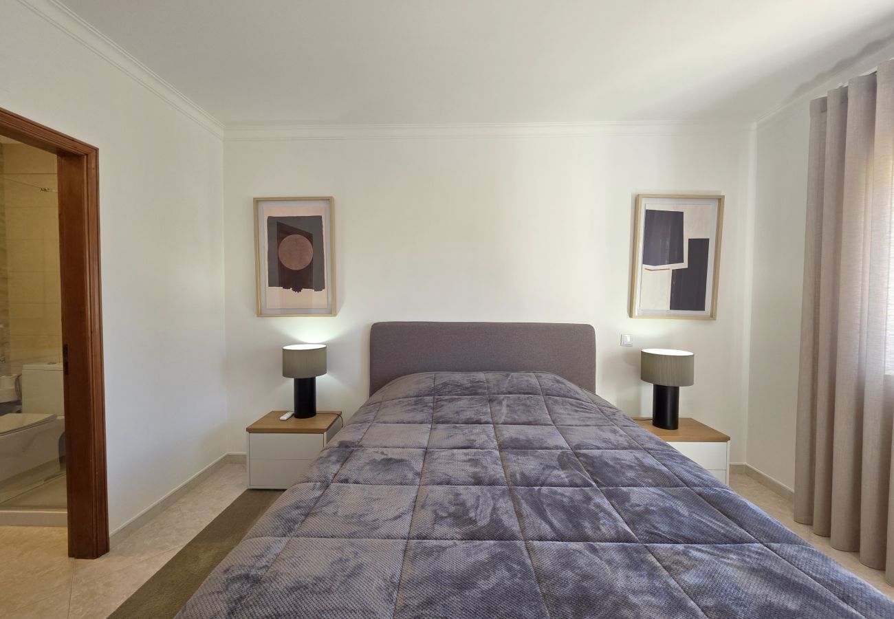 Apartamento en Vilamoura - Apartamento de 2 habitaciones en alquiler anual, a 800 metros del puerto deportivo de Vilamoura.
