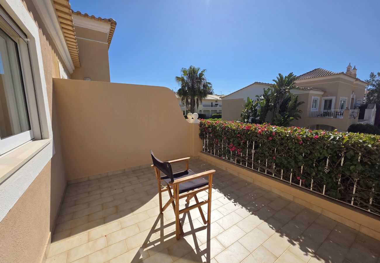 Apartamento en Vilamoura - Apartamento de 2 habitaciones en alquiler anual, a 800 metros del puerto deportivo de Vilamoura.