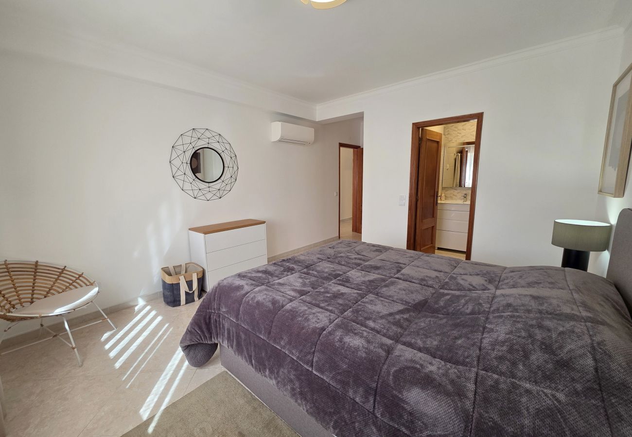 Apartamento en Vilamoura - Apartamento de 2 habitaciones en alquiler anual, a 800 metros del puerto deportivo de Vilamoura.