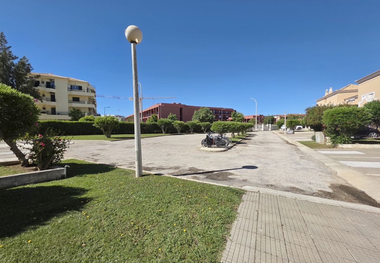 Apartamento en Vilamoura - Apartamento de 2 habitaciones en alquiler anual, a 800 metros del puerto deportivo de Vilamoura.