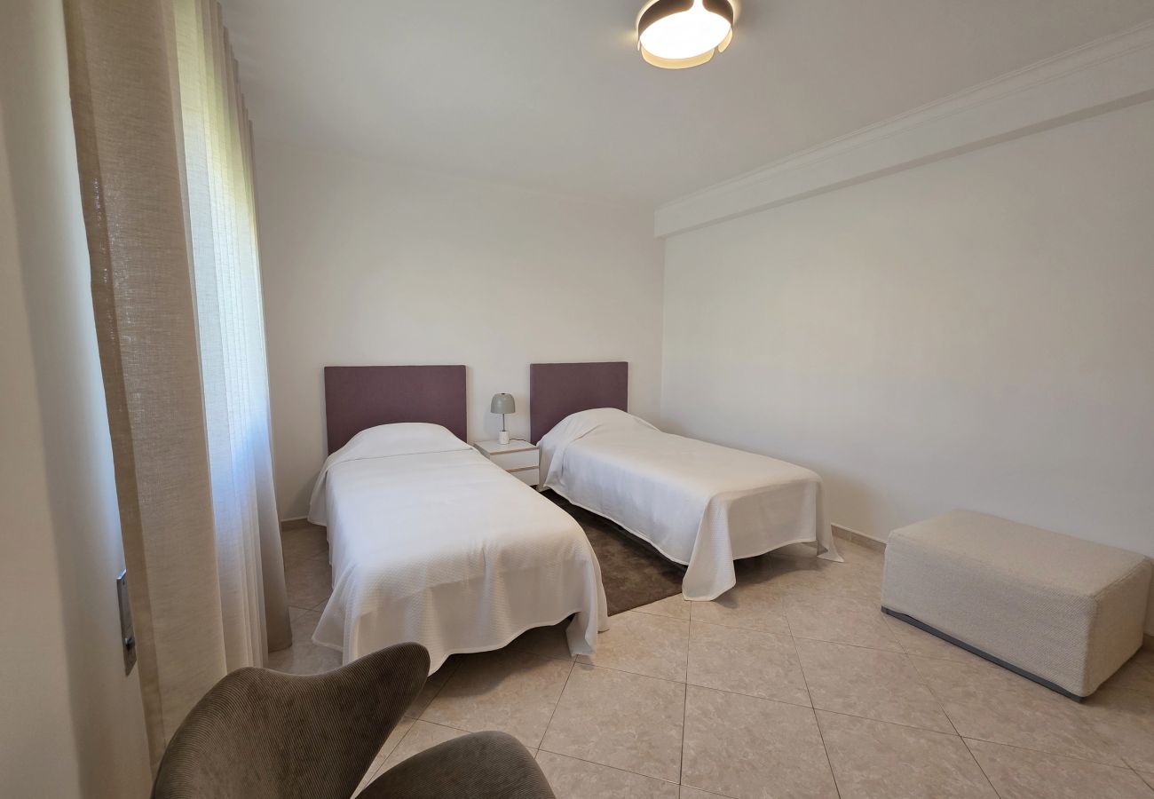 Apartamento en Vilamoura - Apartamento de 2 habitaciones en alquiler anual, a 800 metros del puerto deportivo de Vilamoura.