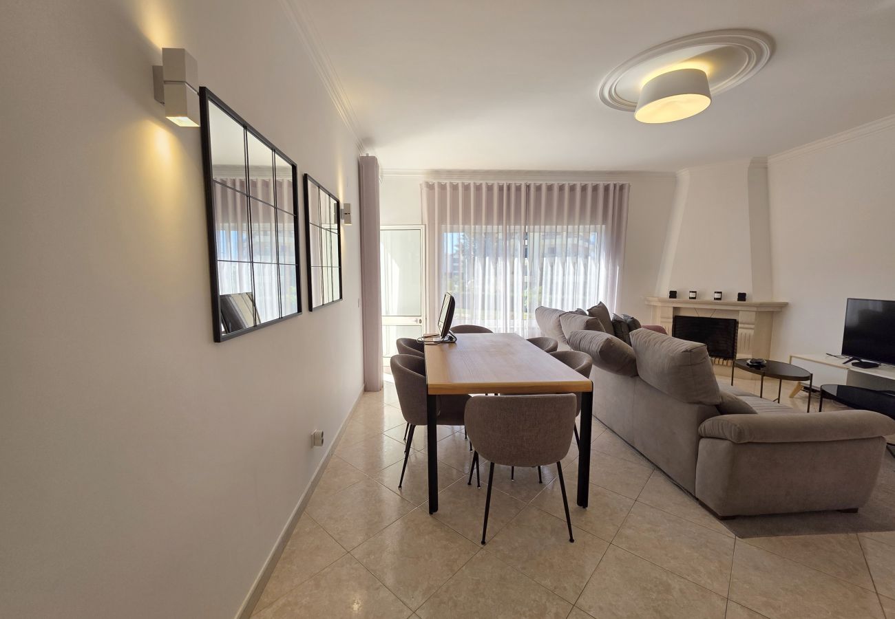 Apartamento en Vilamoura - Apartamento de 2 habitaciones en alquiler anual, a 800 metros del puerto deportivo de Vilamoura.