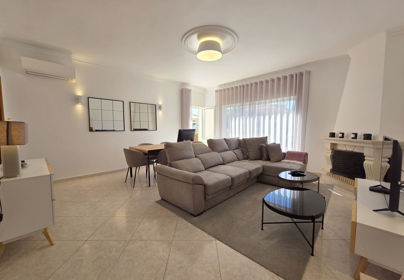 Apartamento en Vilamoura - Apartamento de 2 habitaciones en alquiler anual, a 800 metros del puerto deportivo de Vilamoura.