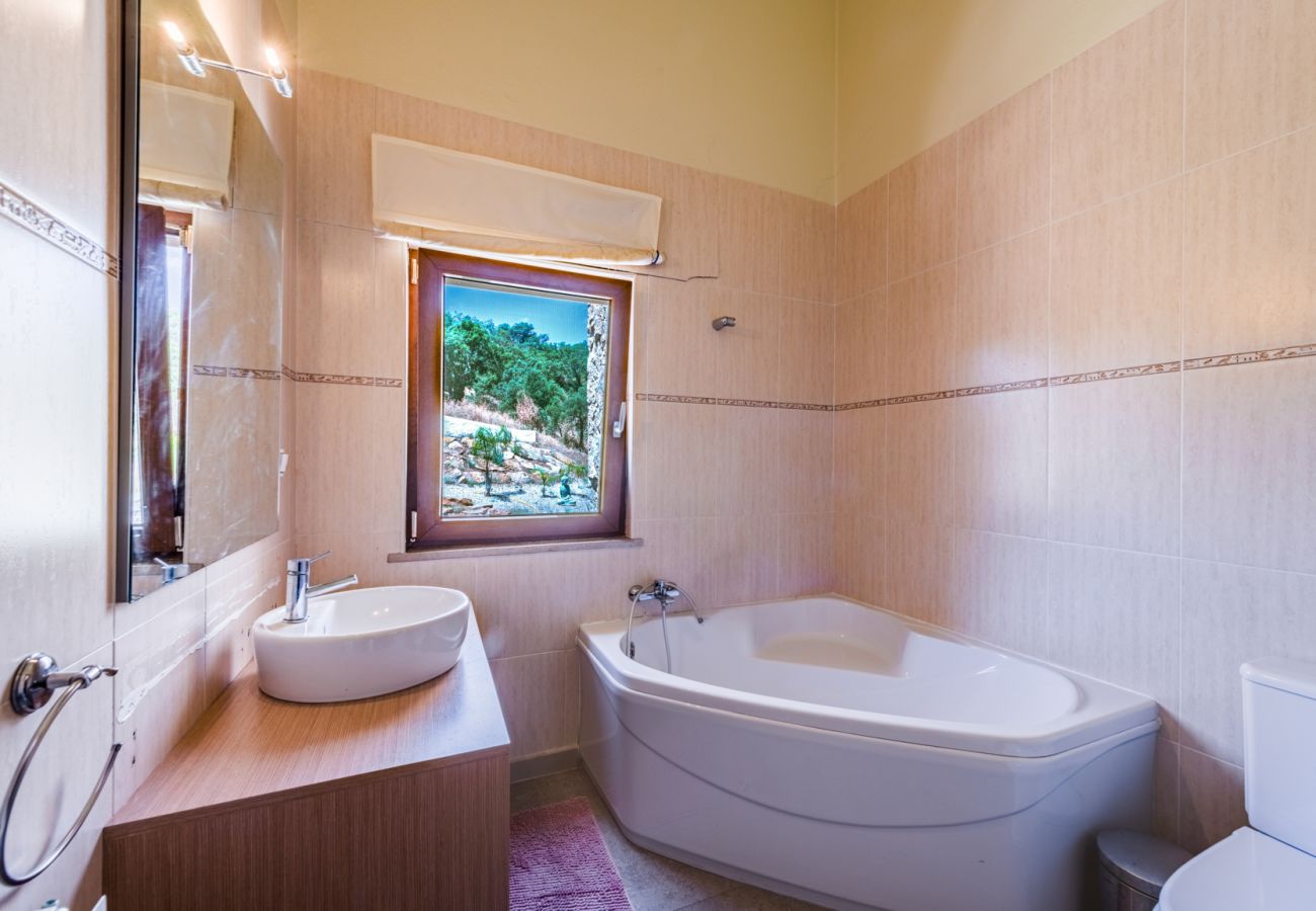Villa en Santa Catarina Fonte Bispo - Villa de 4 dormitorios con piscina privada - Corte do Peso (Stª Catarina Fonte do Bispo)