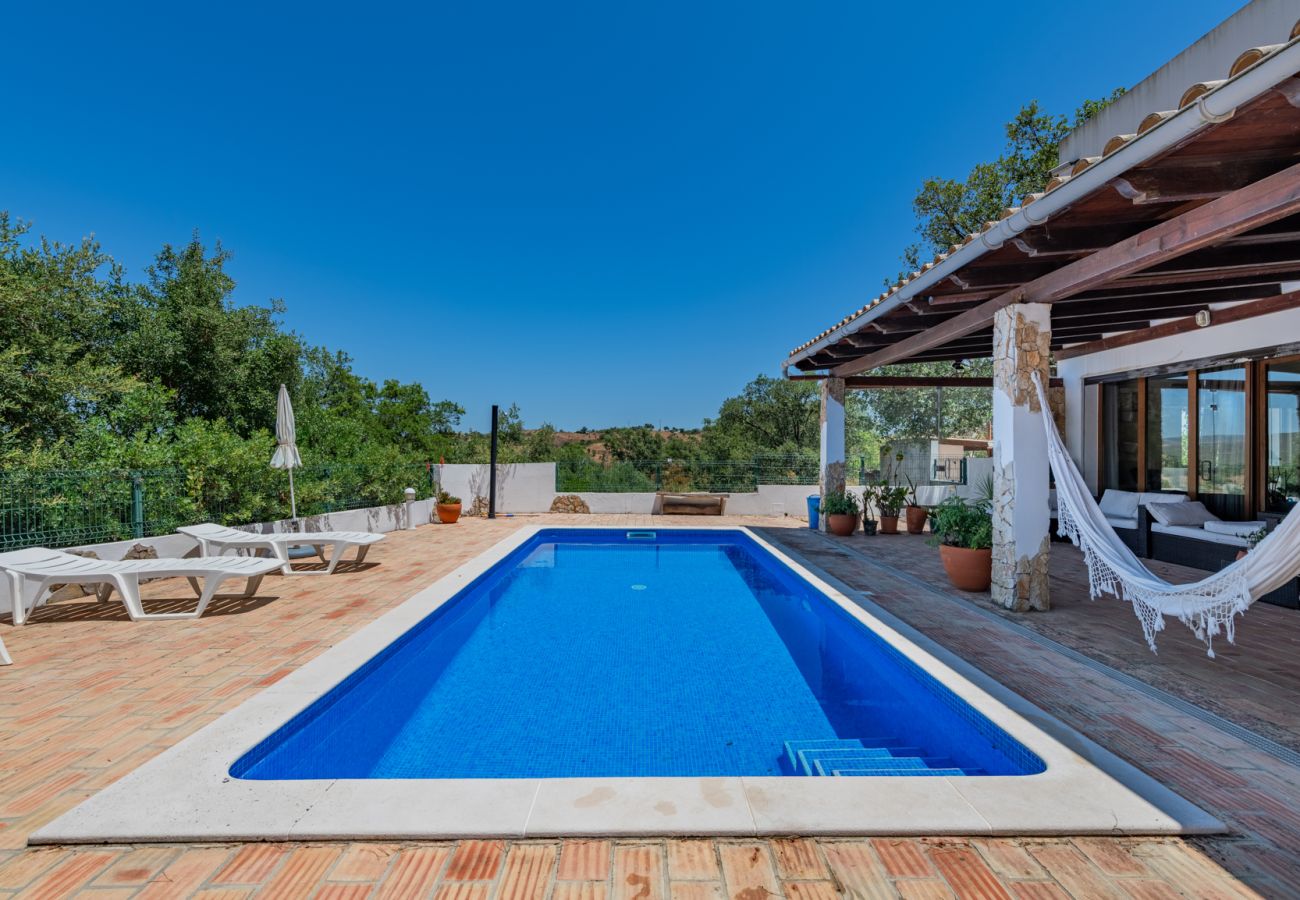 Villa en Santa Catarina Fonte Bispo - Villa de 4 dormitorios con piscina privada - Corte do Peso (Stª Catarina Fonte do Bispo)