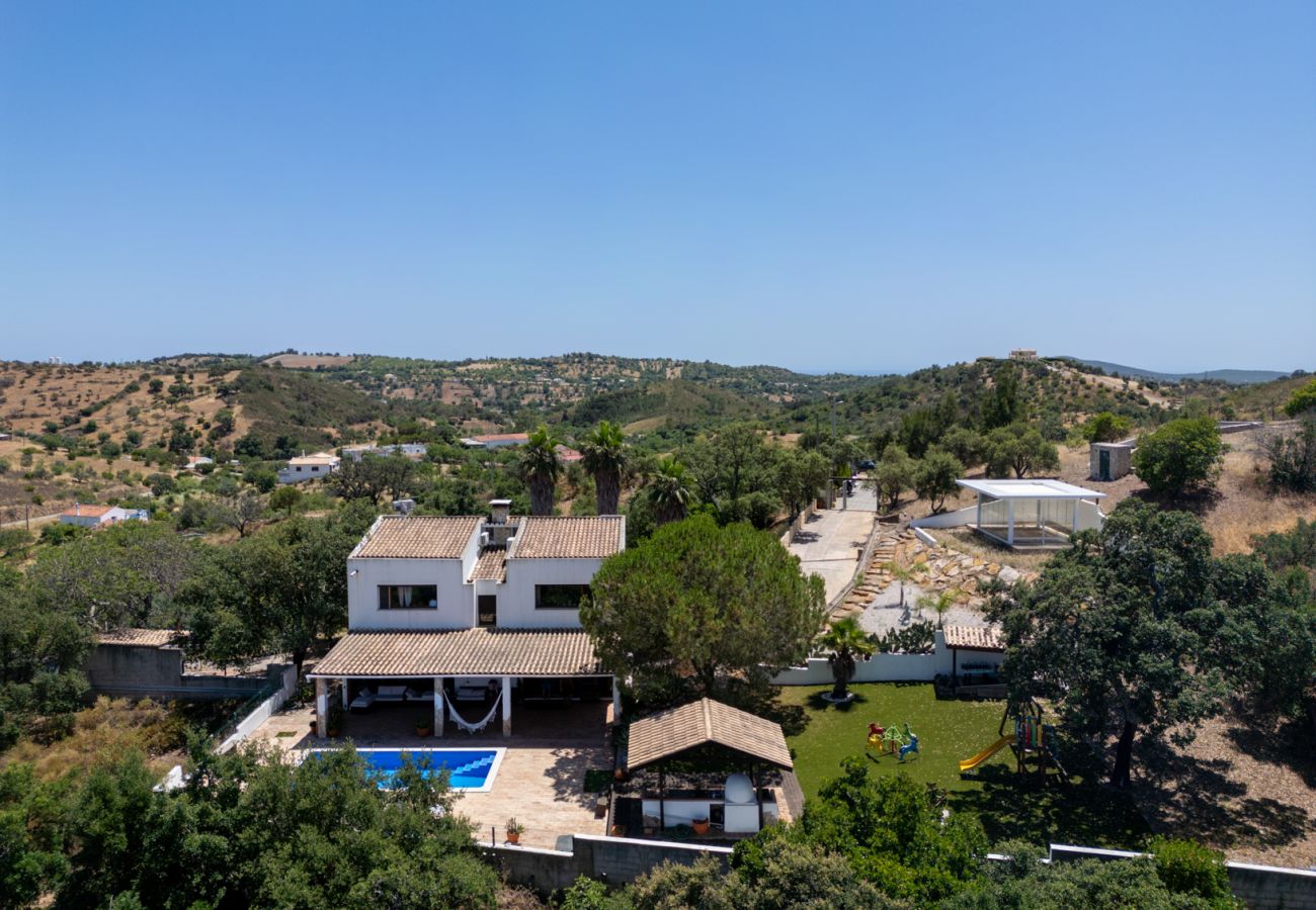 Villa en Santa Catarina Fonte Bispo - Villa de 4 dormitorios con piscina privada - Corte do Peso (Stª Catarina Fonte do Bispo)