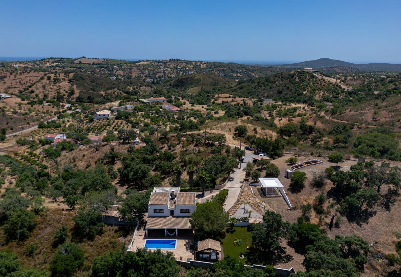 Villa en Santa Catarina Fonte Bispo - Villa de 4 dormitorios con piscina privada - Corte do Peso (Stª Catarina Fonte do Bispo)